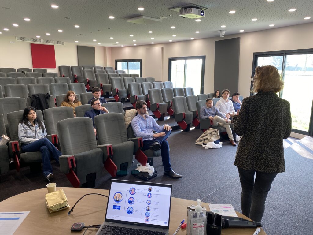 Promotion d'apprentis en vente automobile EFFy Pro School mars 2026